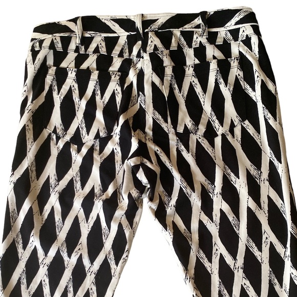 J. McLaughlin Black & Ivory Lattice Stretch Skinny Pants - 4 - Picture 7 of 12